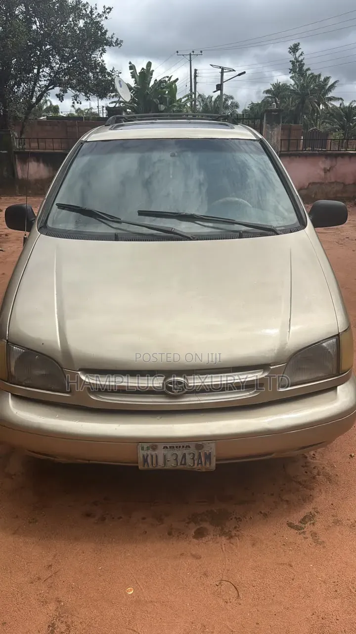 Toyota Sienna 2002 Gold