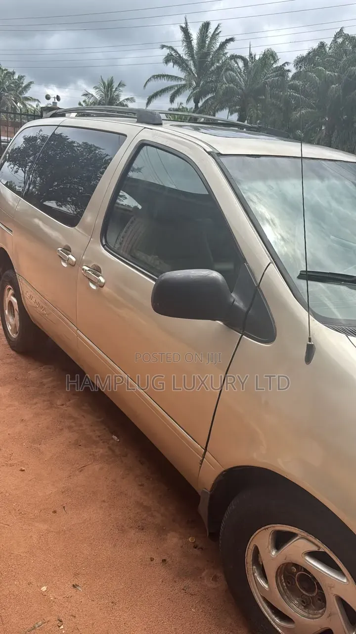 Toyota Sienna 2002 Gold