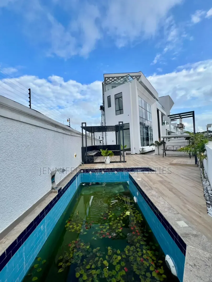 5bdrm Duplex in Chevron for sale