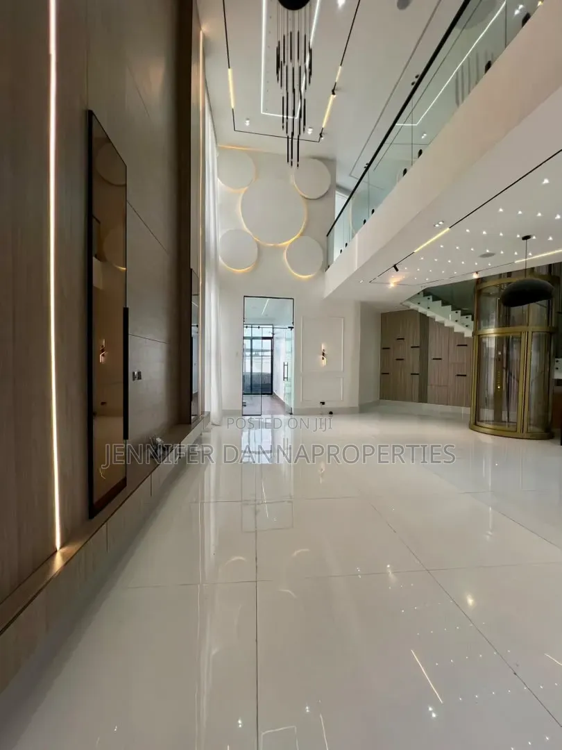 5bdrm Duplex in Chevron for sale