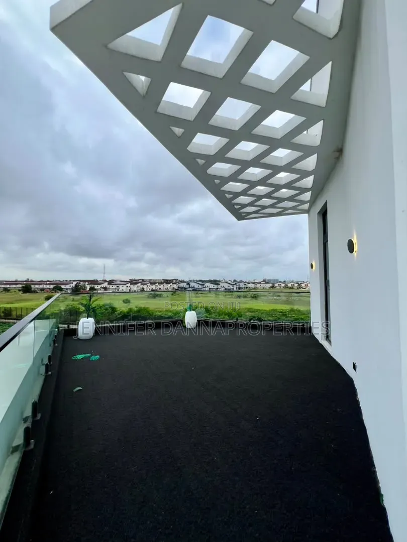 5bdrm Duplex in Chevron for sale