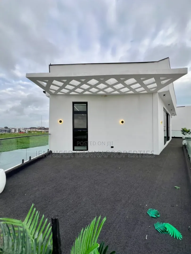 5bdrm Duplex in Chevron for sale