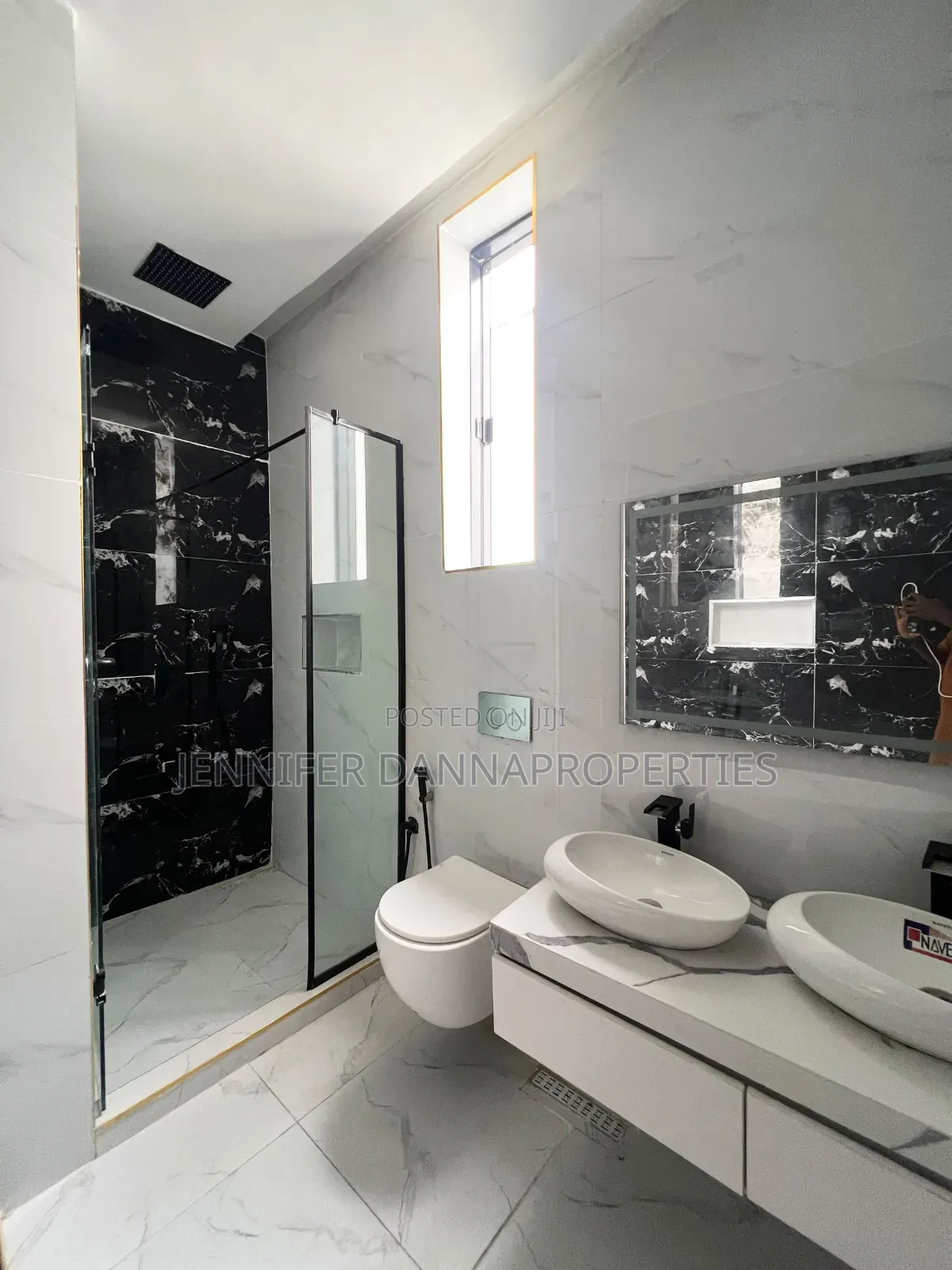 5bdrm Duplex in Chevron for sale