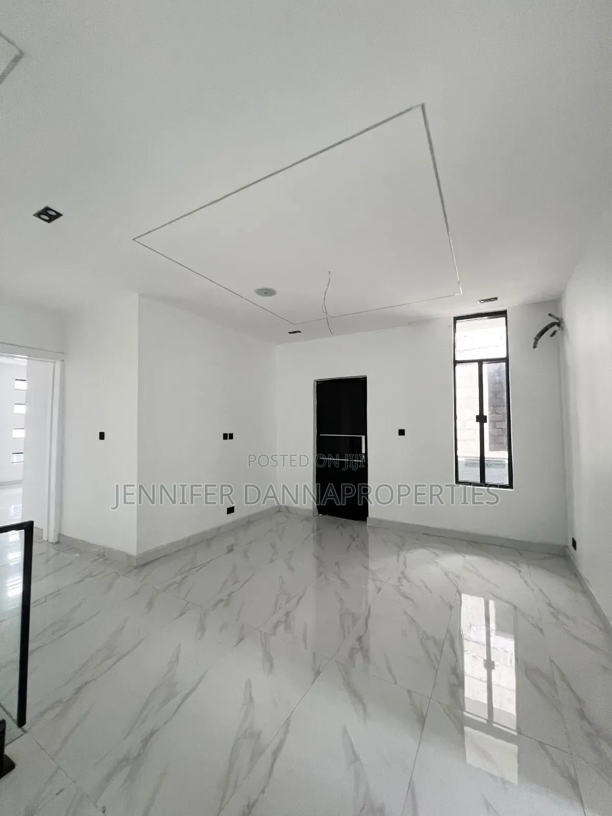 5bdrm Duplex in Chevron for sale
