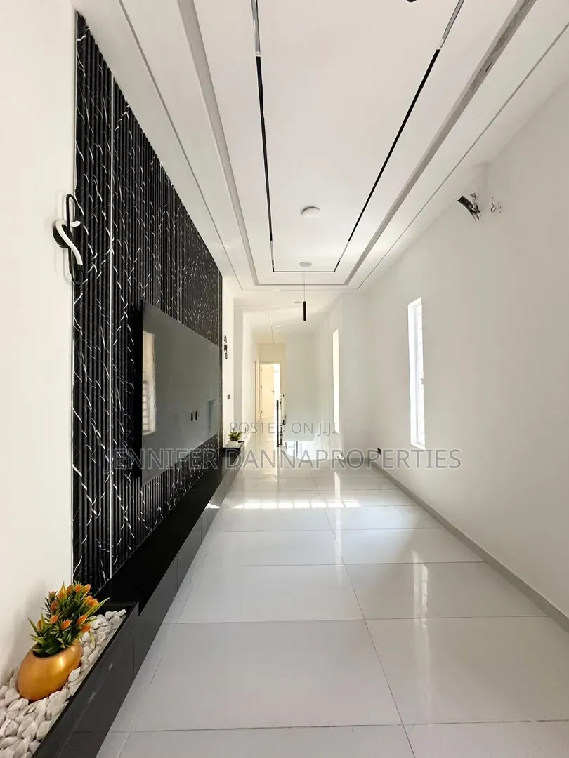 5bdrm Duplex in Ologolo for sale