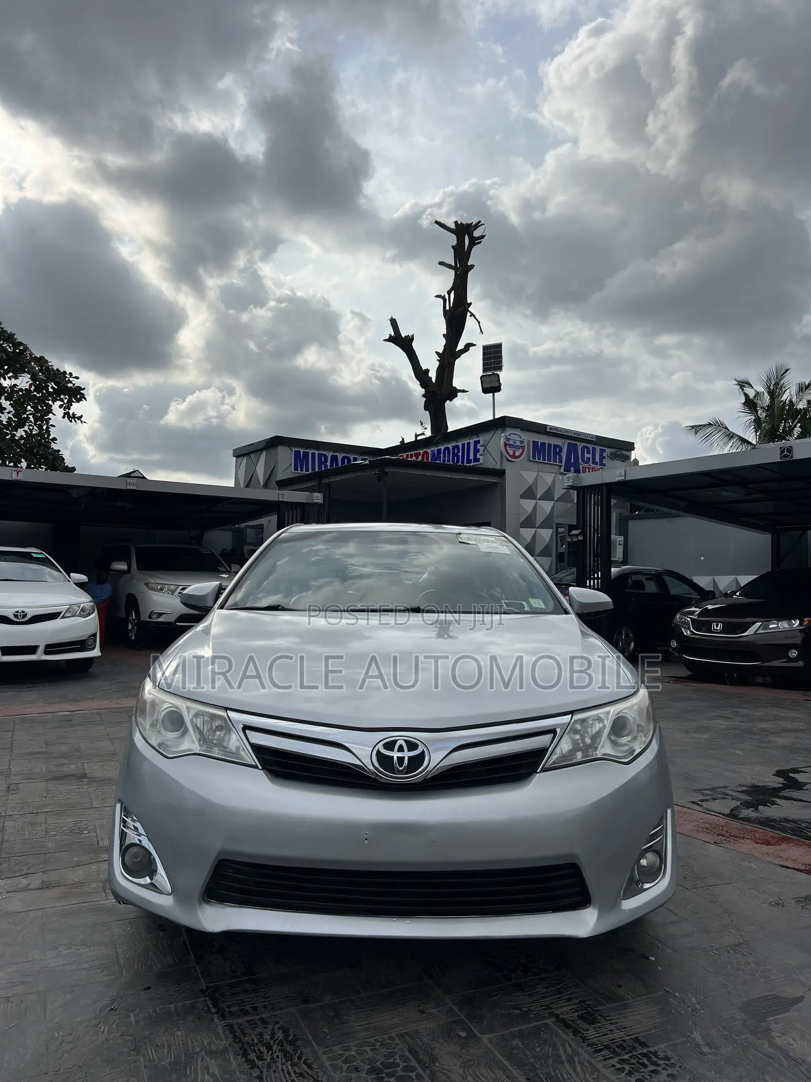 Toyota Camry XLE 4dr Sedan (2.5L 4cyl 6A) 2013 Silver