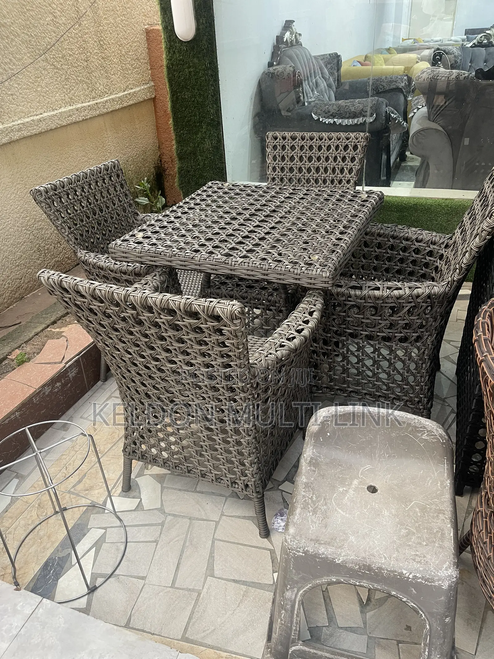 Outdoor Garden Chair With Table