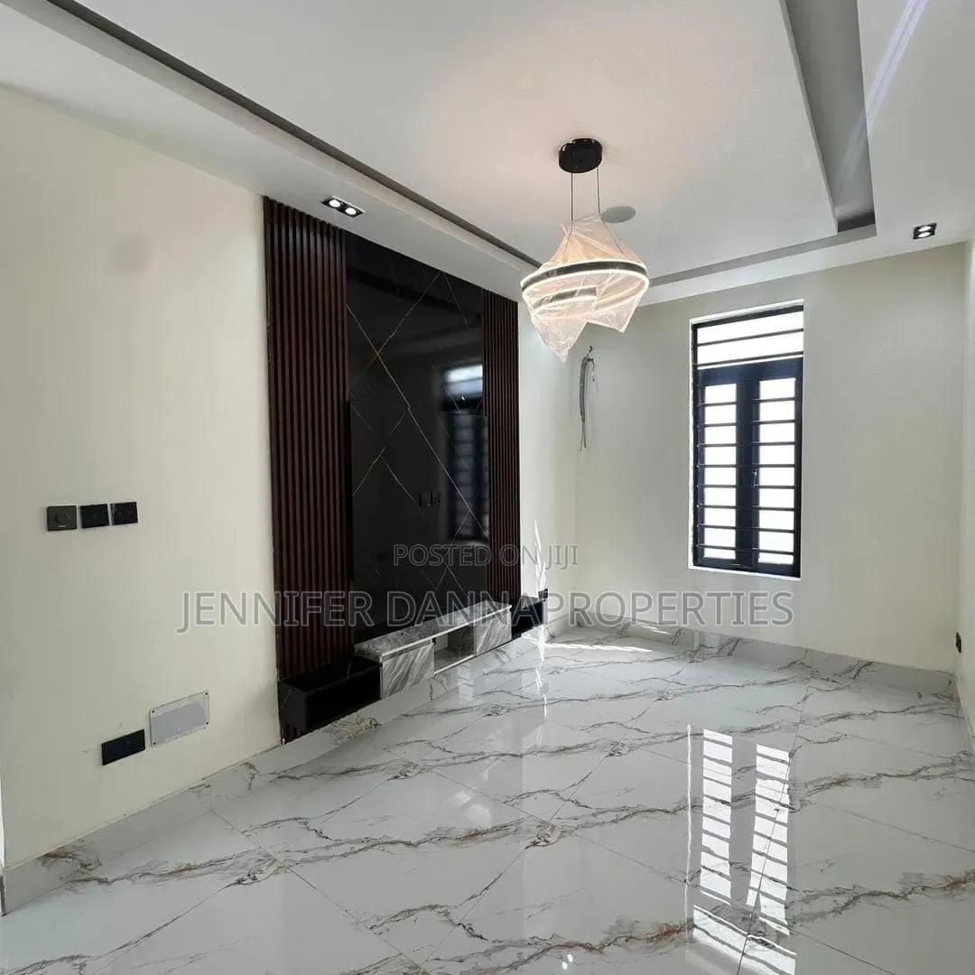 5bdrm Duplex in Lekki Phase 1 for sale