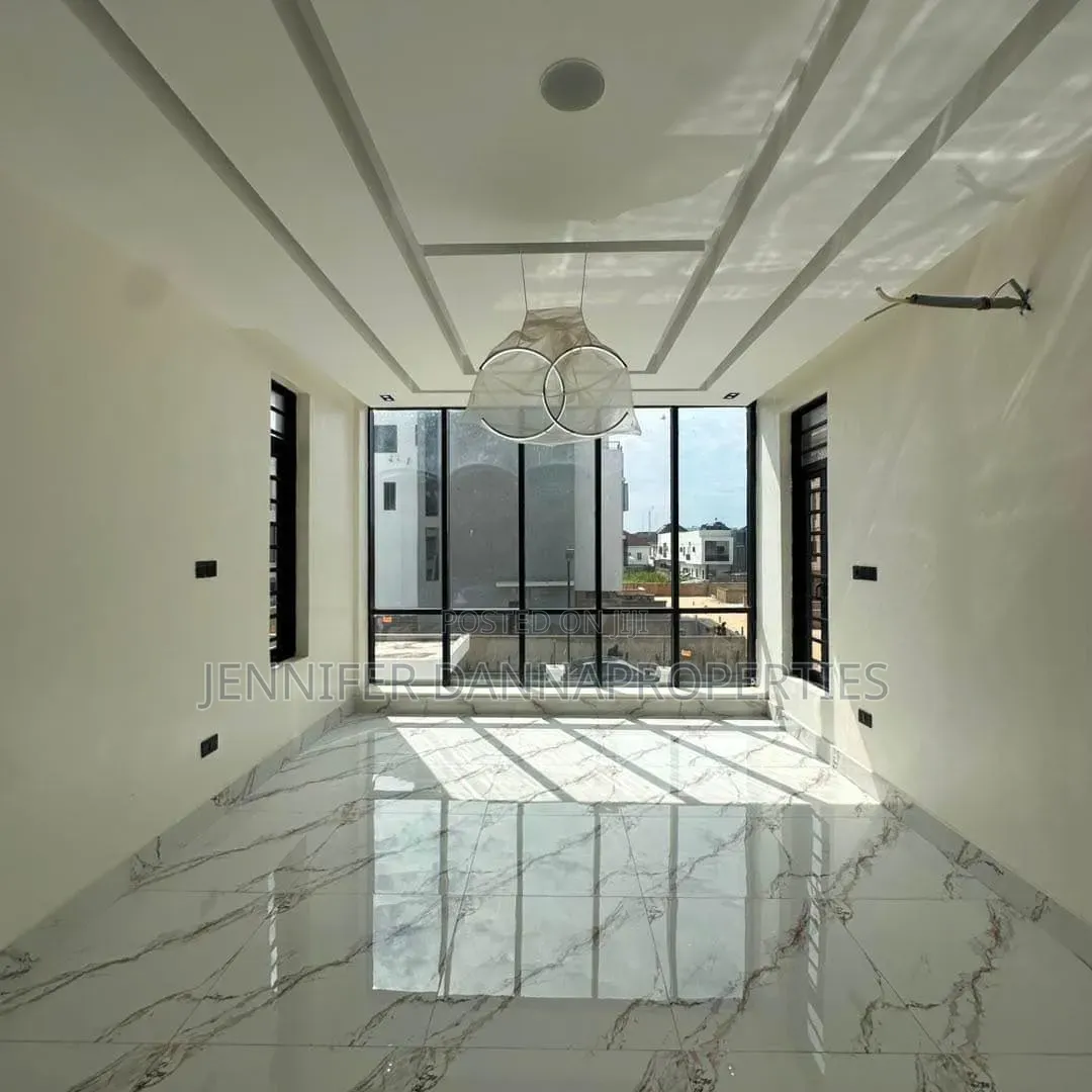 5bdrm Duplex in Lekki Phase 1 for sale