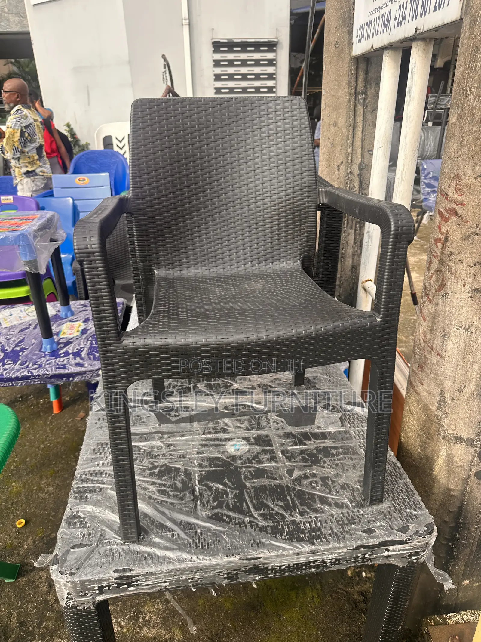 All Kinds of Plastic Chairs