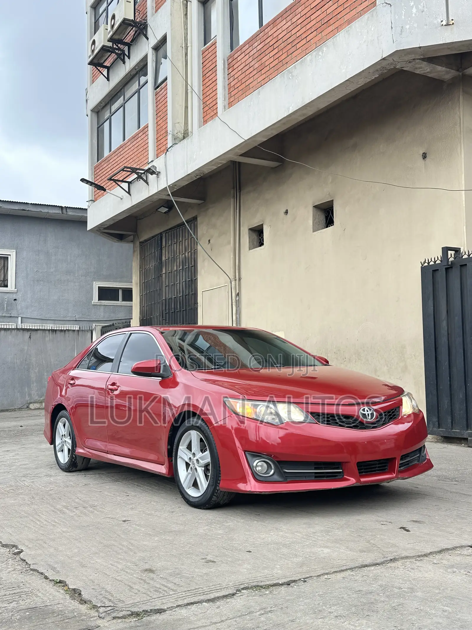 Toyota Camry SE 4dr Sedan (2.5L 4cyl 6A) 2013 Red