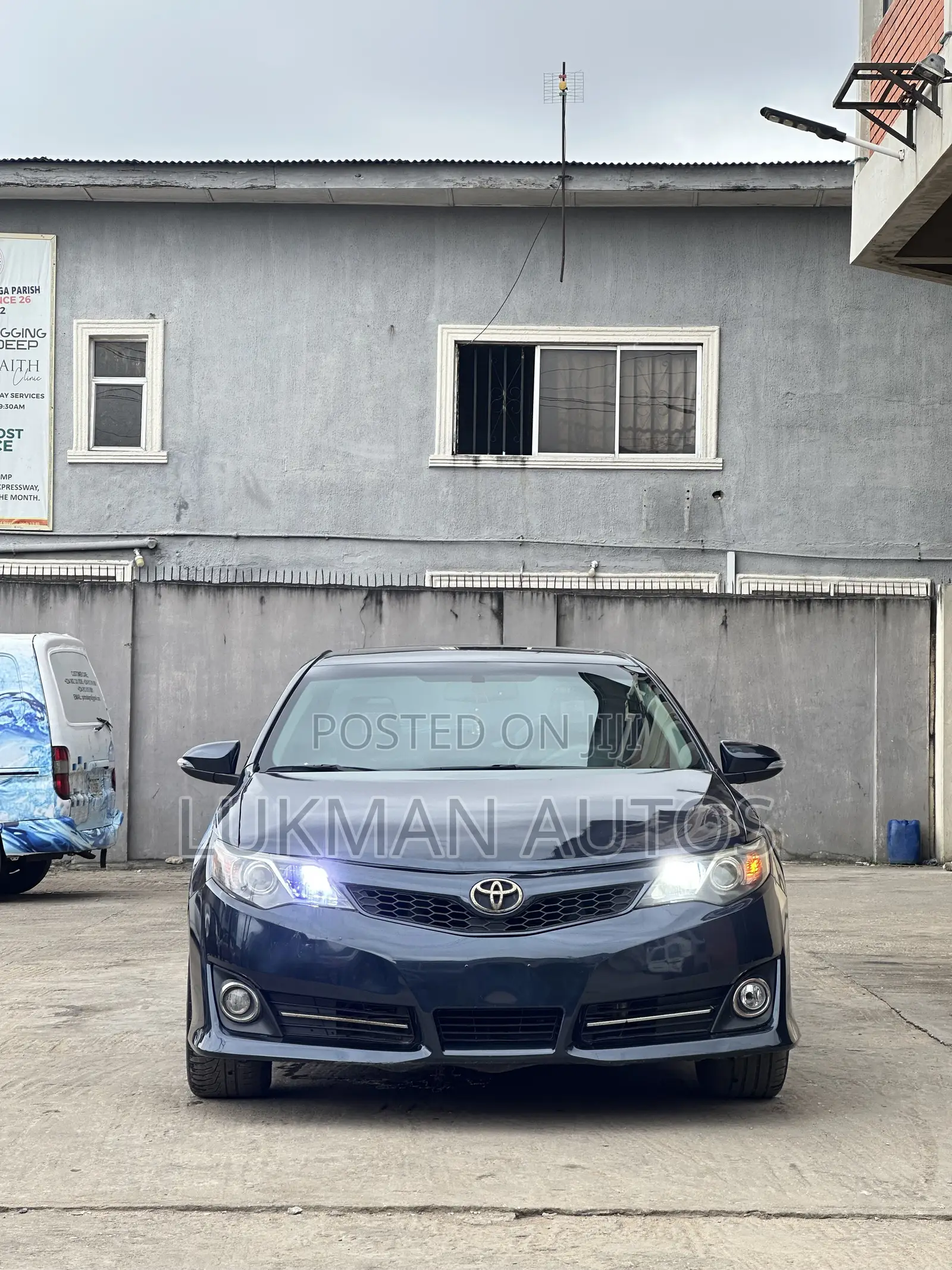 Toyota Camry SE 4dr Sedan (2.5L 4cyl 6A) 2013 Blue