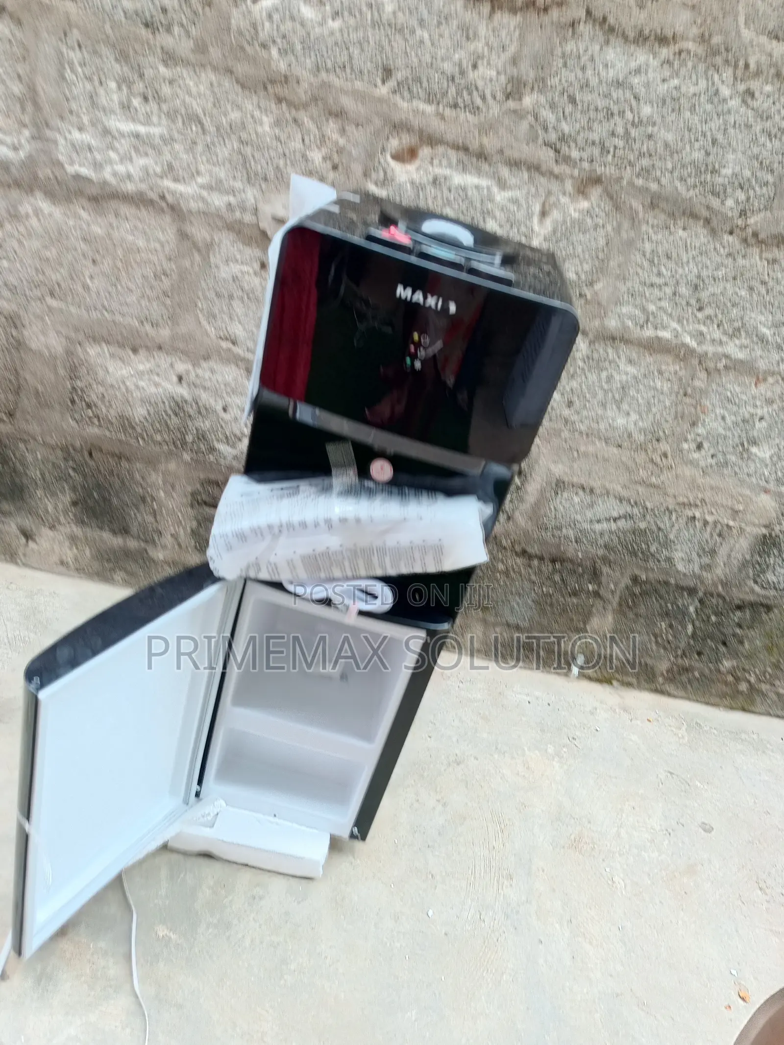 Maxi YL 1663s-W Dispenser: Energy-Efficient Hydration for Every Space
