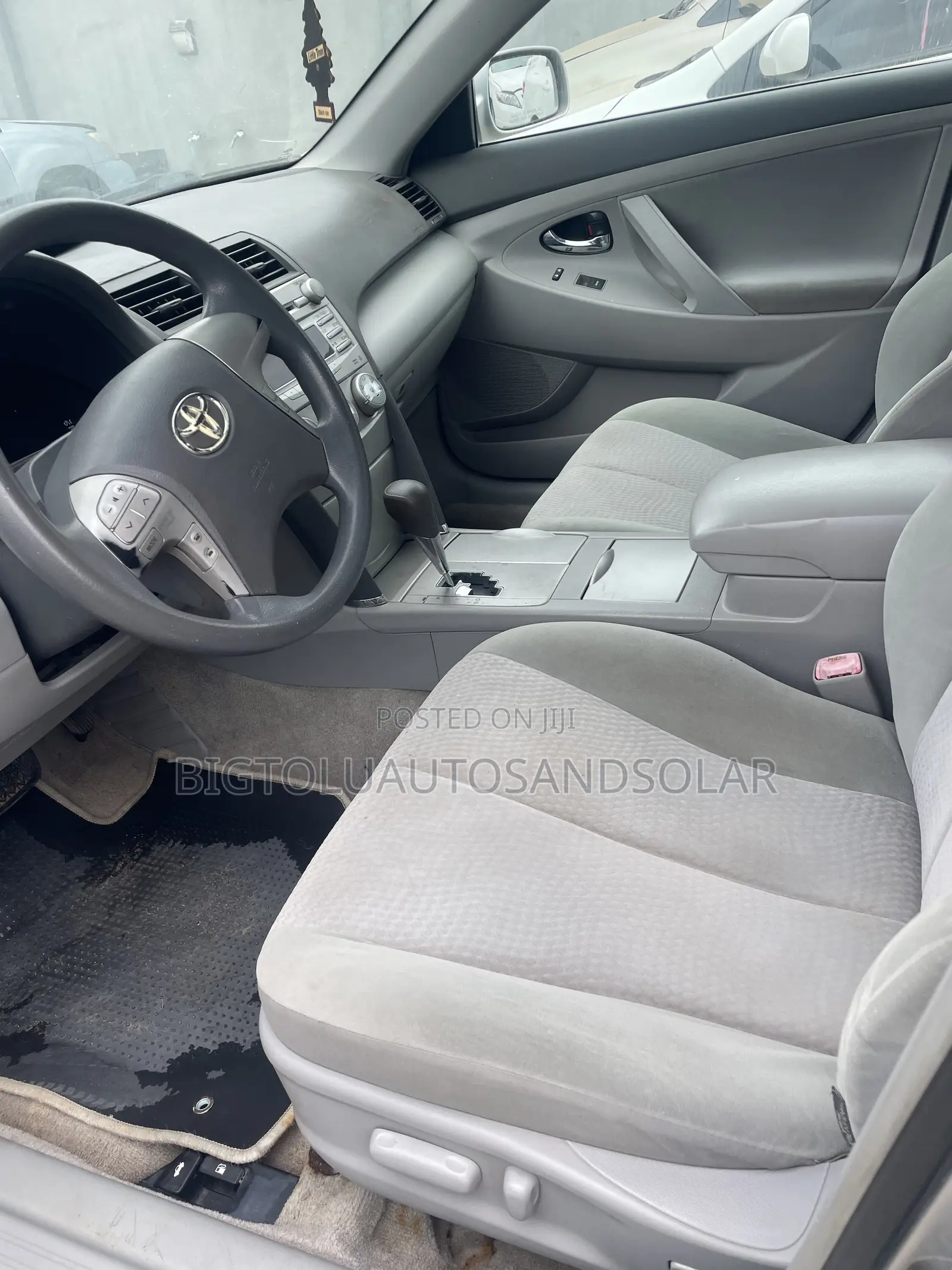 Toyota Camry LE 4dr Sedan (2.5L 4cyl 6AM) 2010 Silver