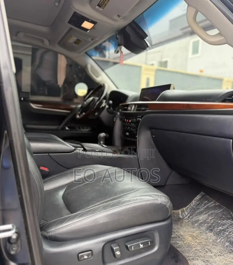 Lexus LX 570 AWD 2016 Black