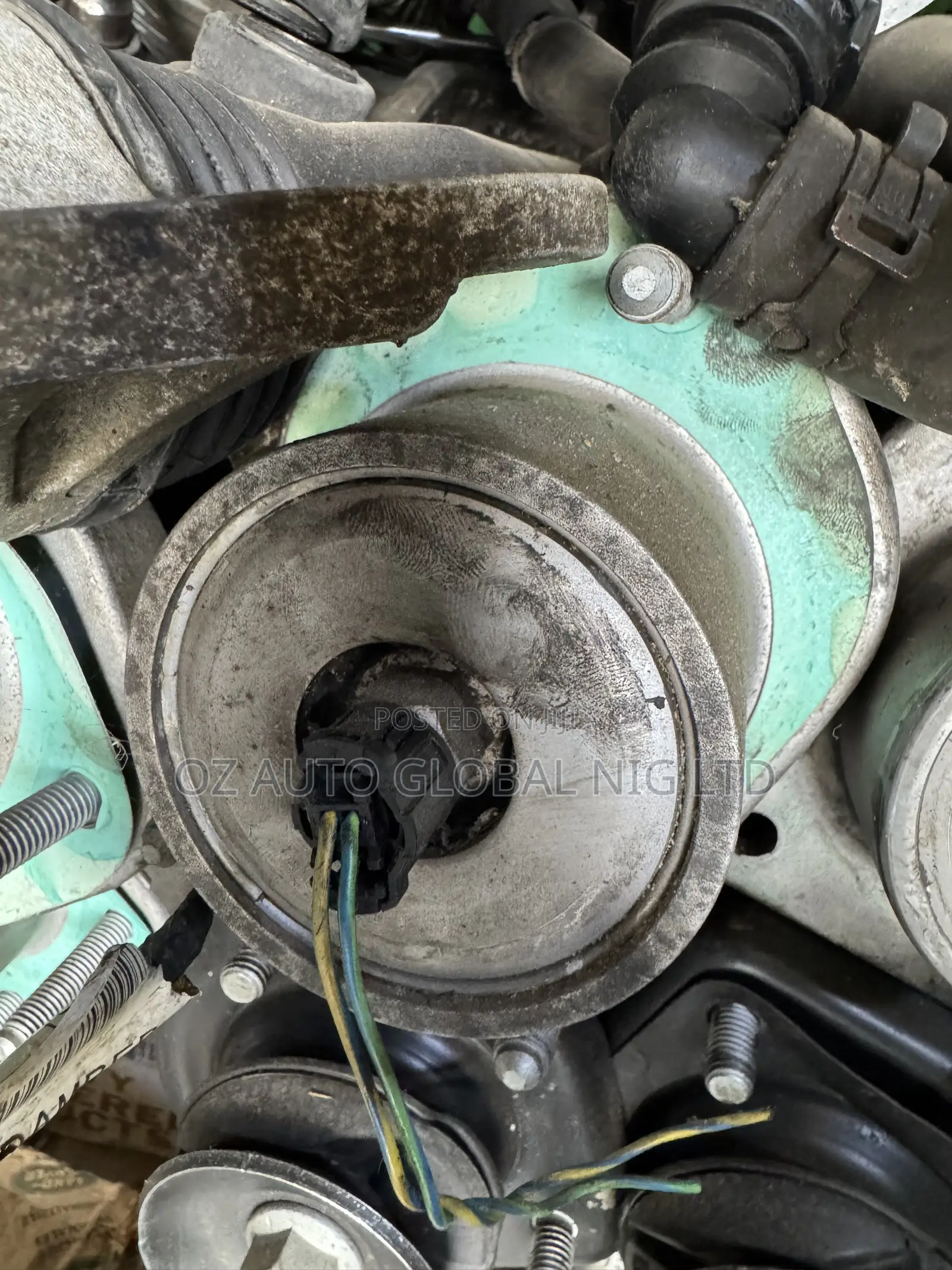 Range Rover Vogue 2015 Rear Shock Absorber With Sensor –Direct Tokunbo
