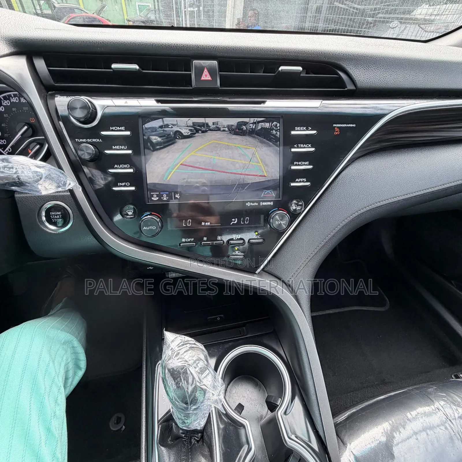 Toyota Camry XLE FWD (2.5L 4cyl 8AM) 2018 Gray