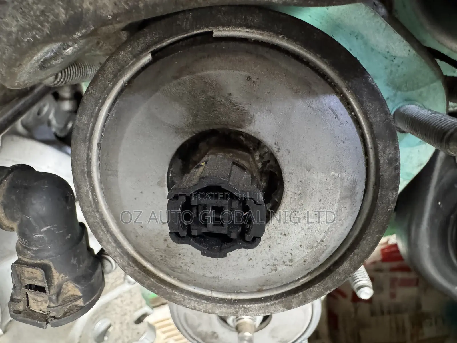 Range Rover Vogue 2015 Rear Shock Absorber With Sensor –Direct Tokunbo