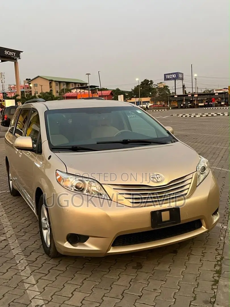 Toyota Sienna 2013 Gold