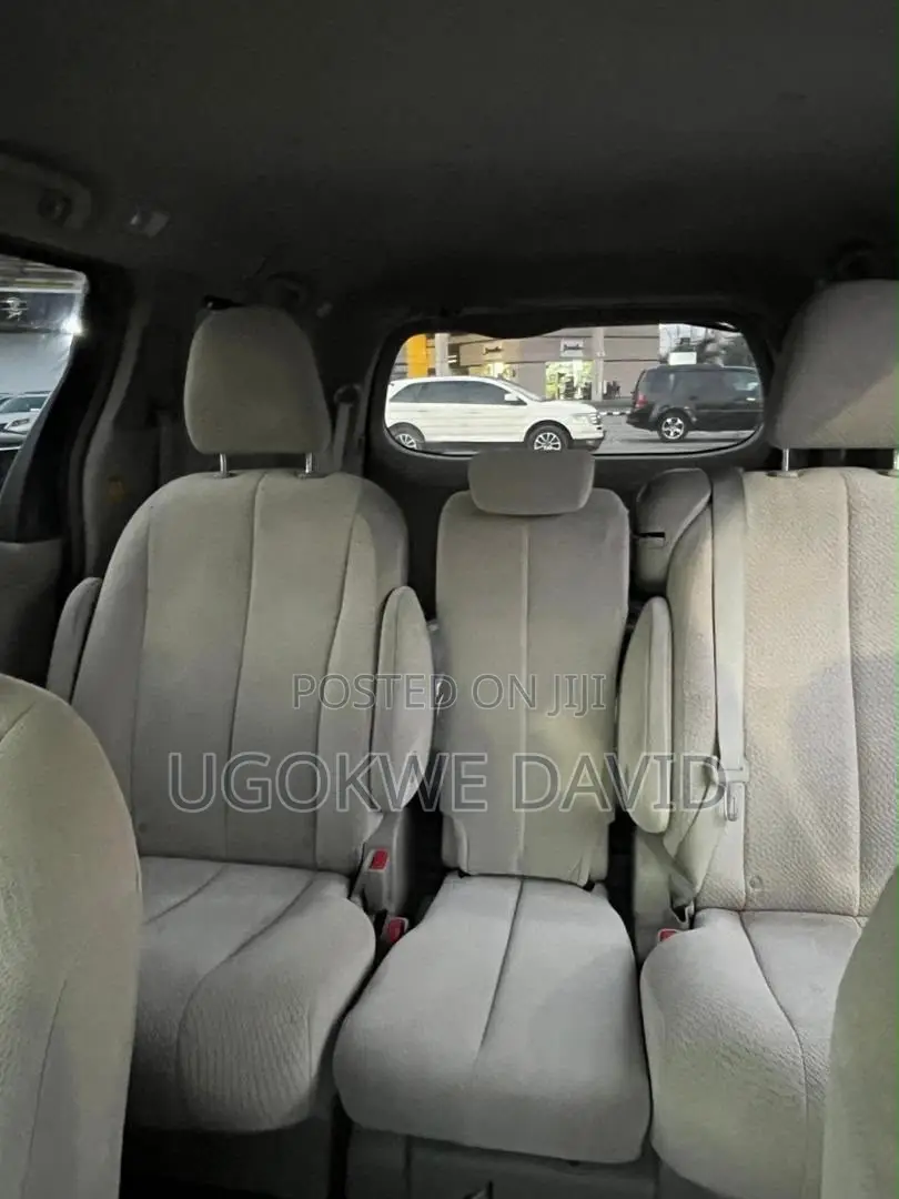 Toyota Sienna 2013 Gold