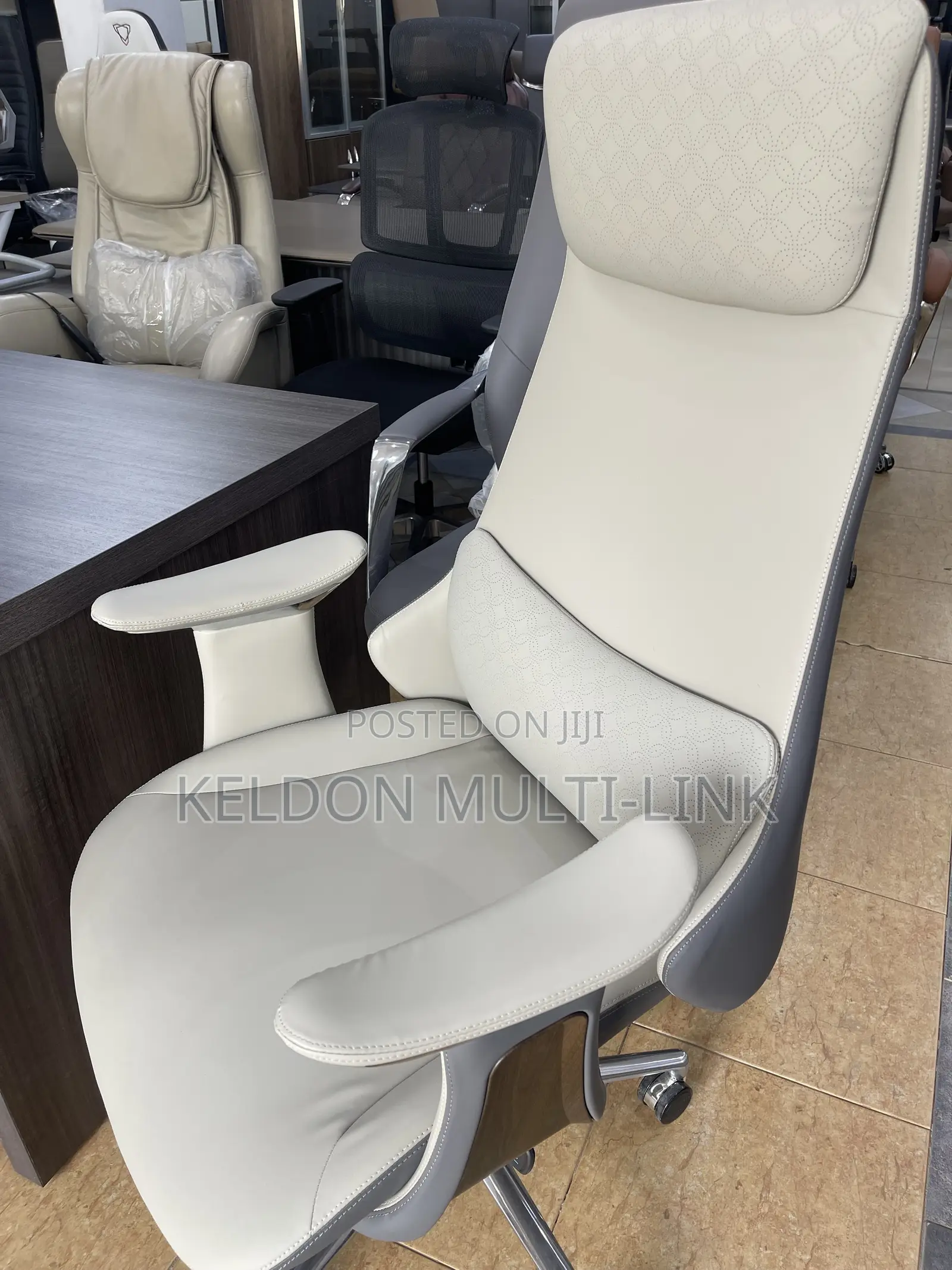 Swivel Chair/Black/Brown/Cream/Foreign Quality Swivel Chair