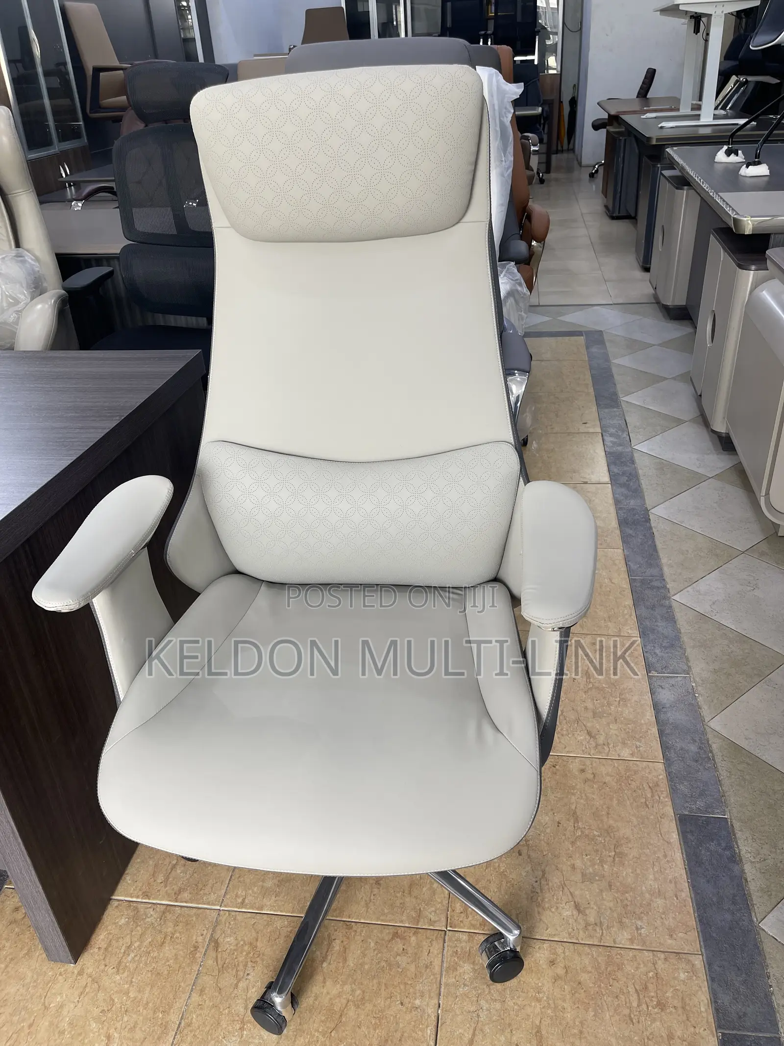 Swivel Chair/Black/Brown/Cream/Foreign Quality Swivel Chair