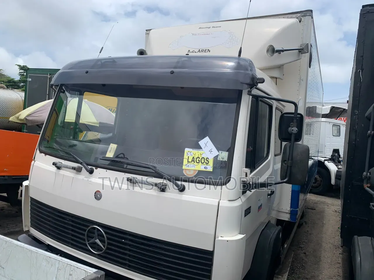 Mercedes Benz 814 Box Truck