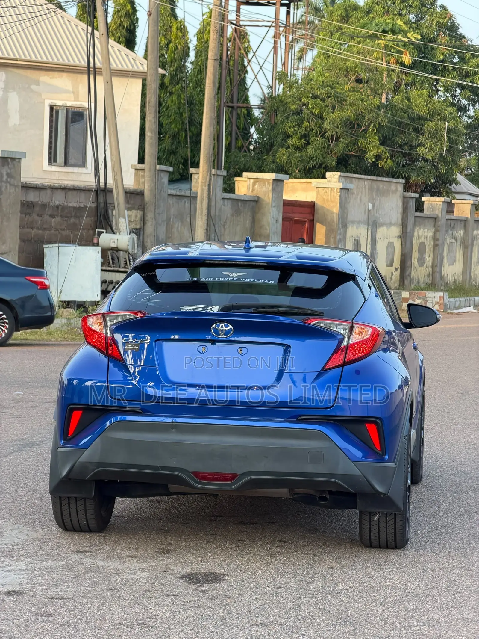 Toyota C-HR XLE FWD Sport Utility (2.0L 4cyl 2AM) 2018 Blue