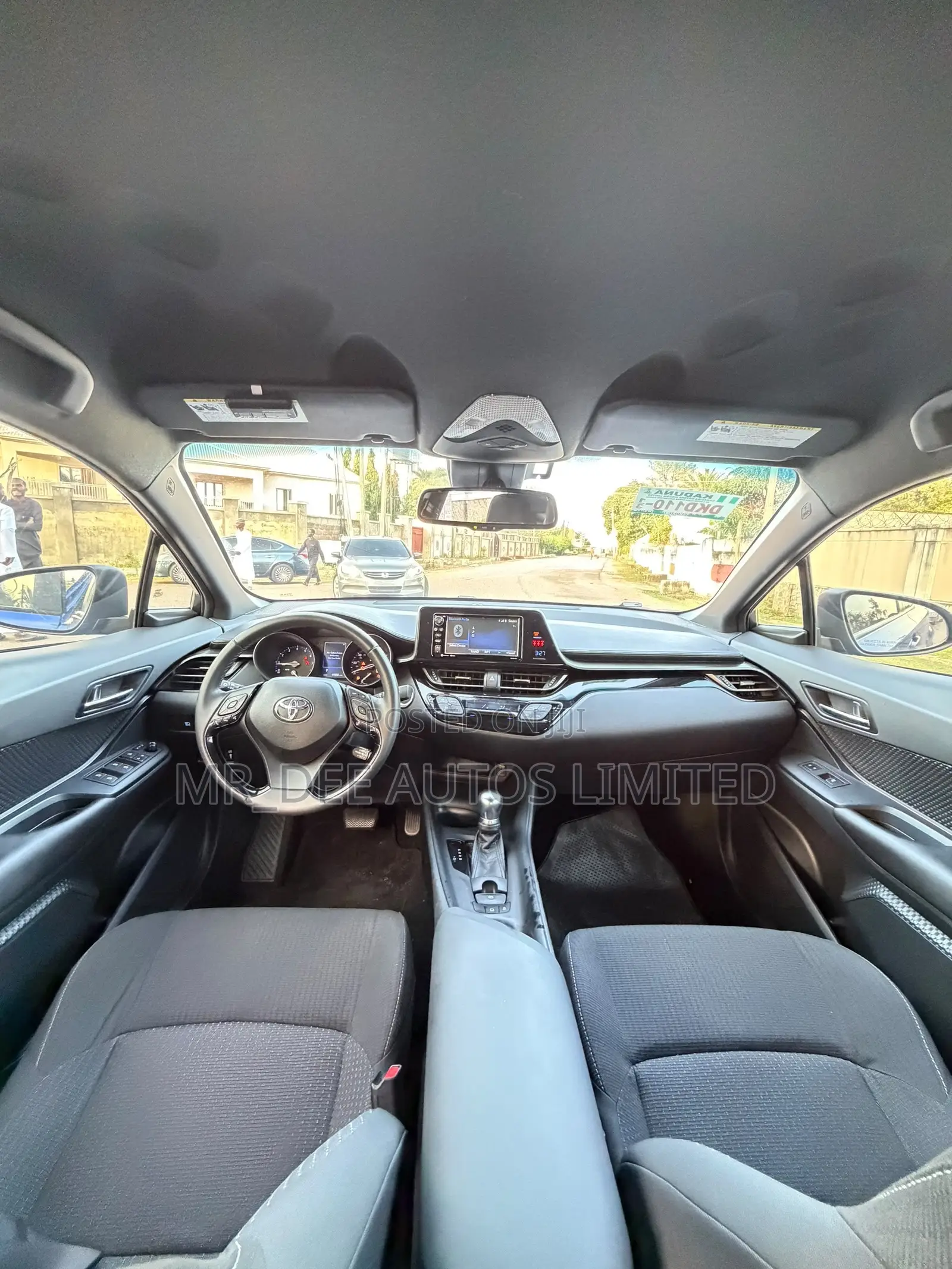 Toyota C-HR XLE FWD Sport Utility (2.0L 4cyl 2AM) 2018 Blue