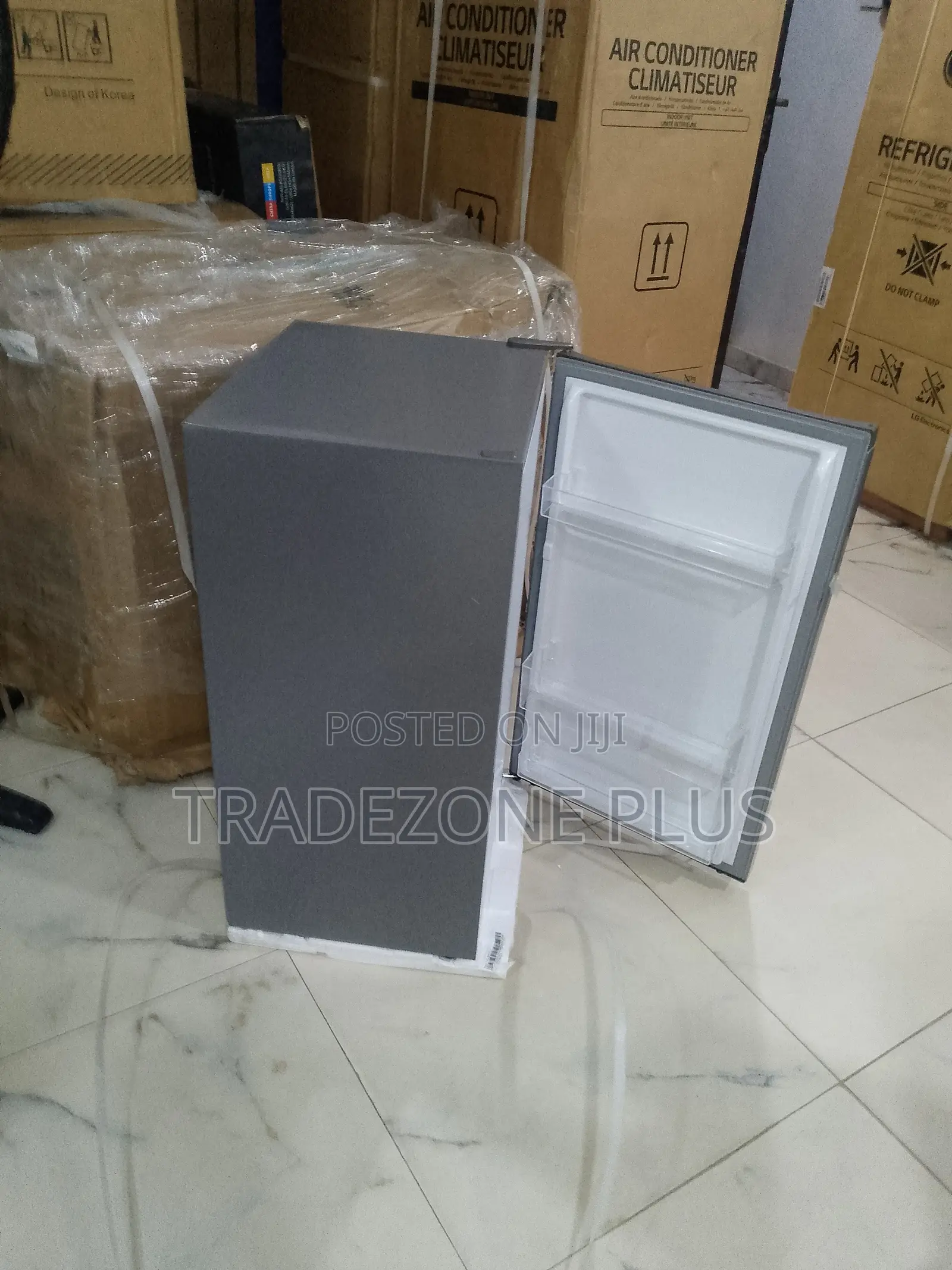 Compact Hisense REF093DR 90L Fridge for Your Space