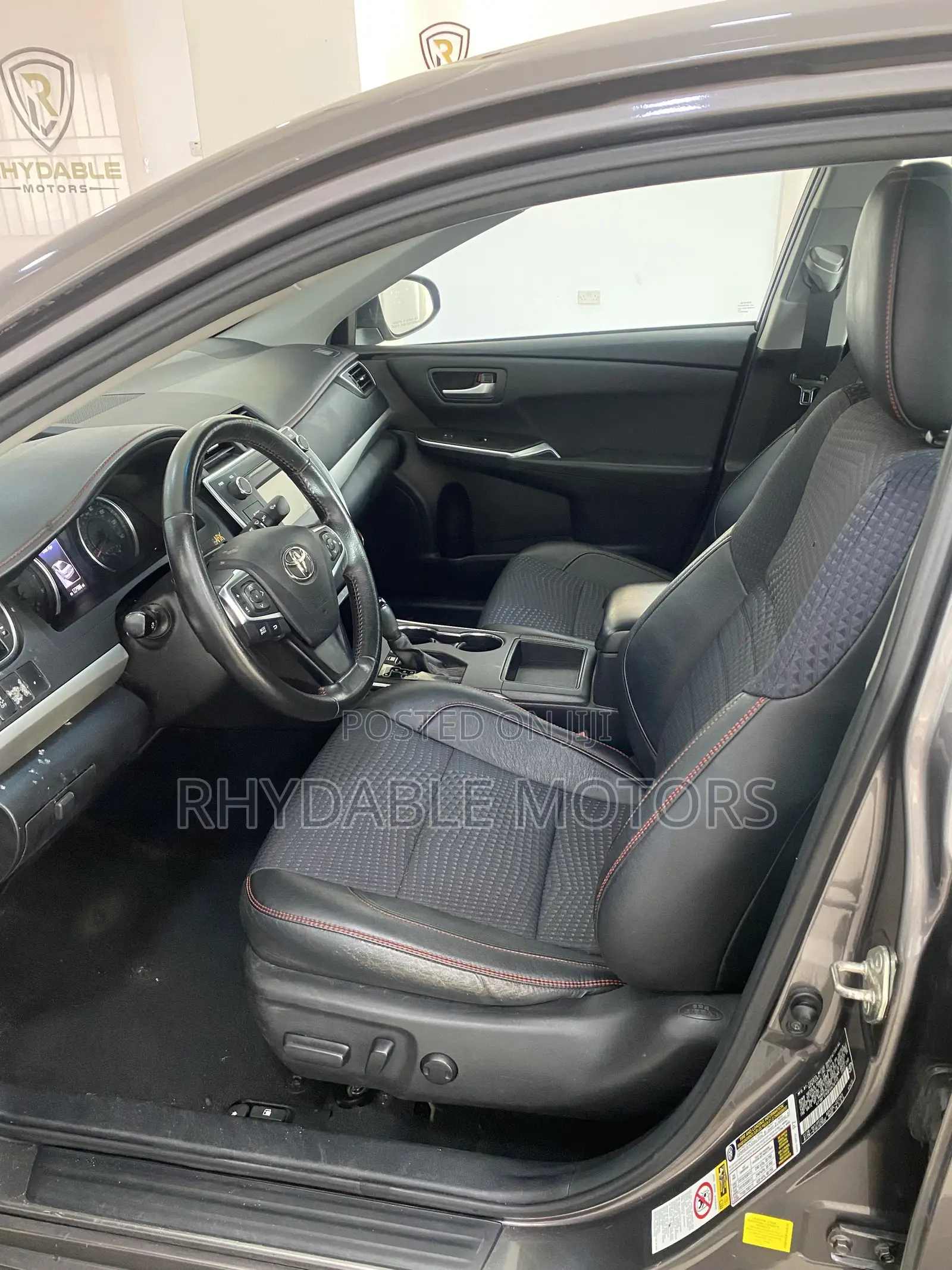Toyota Camry SE 4dr Sedan (2.5L 4cyl 6A) 2015 Gray