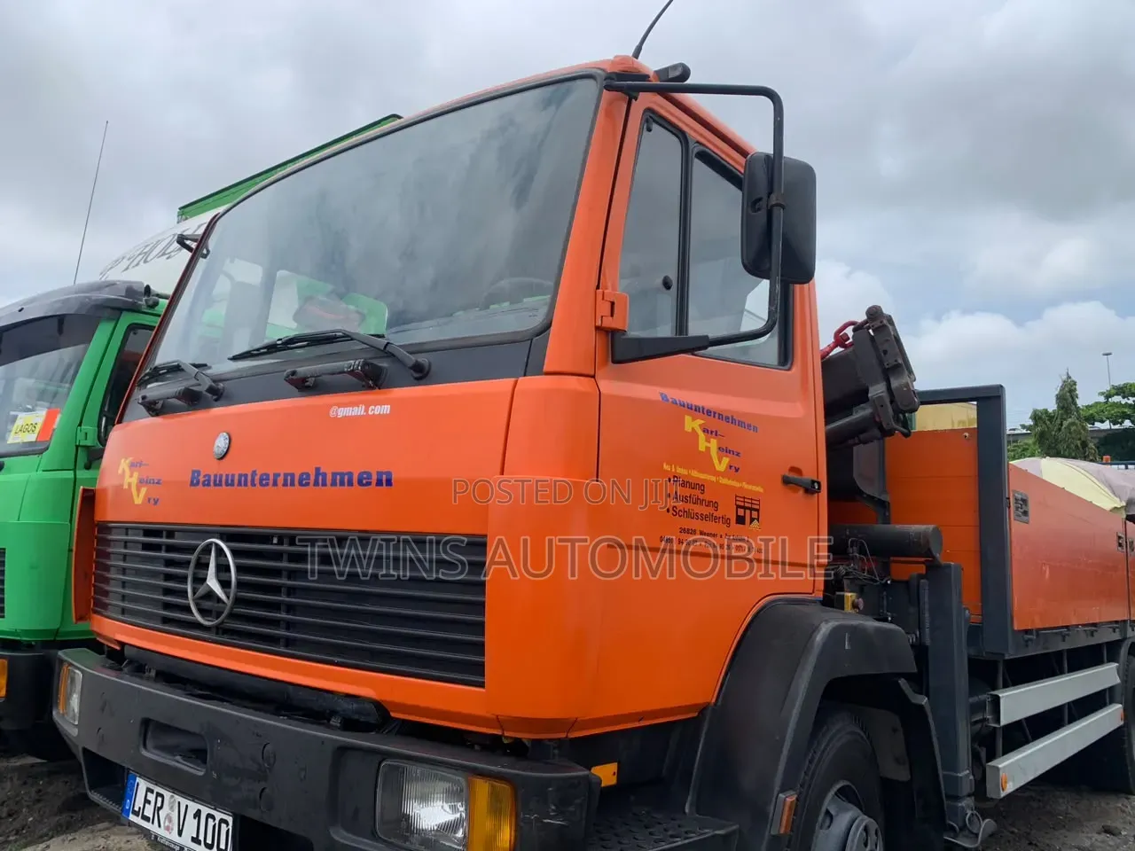 Foreign Used Mercedes-Benz Flab Bed Self Loader Truck With Hiab Crane