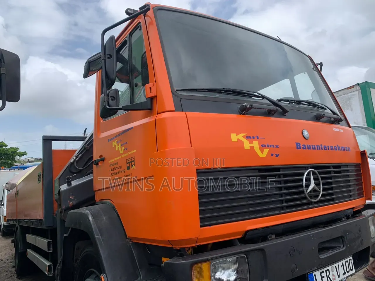 Foreign Used Mercedes-Benz Flab Bed Self Loader Truck With Hiab Crane
