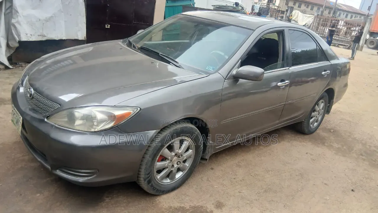 Toyota Camry 2004 Gray