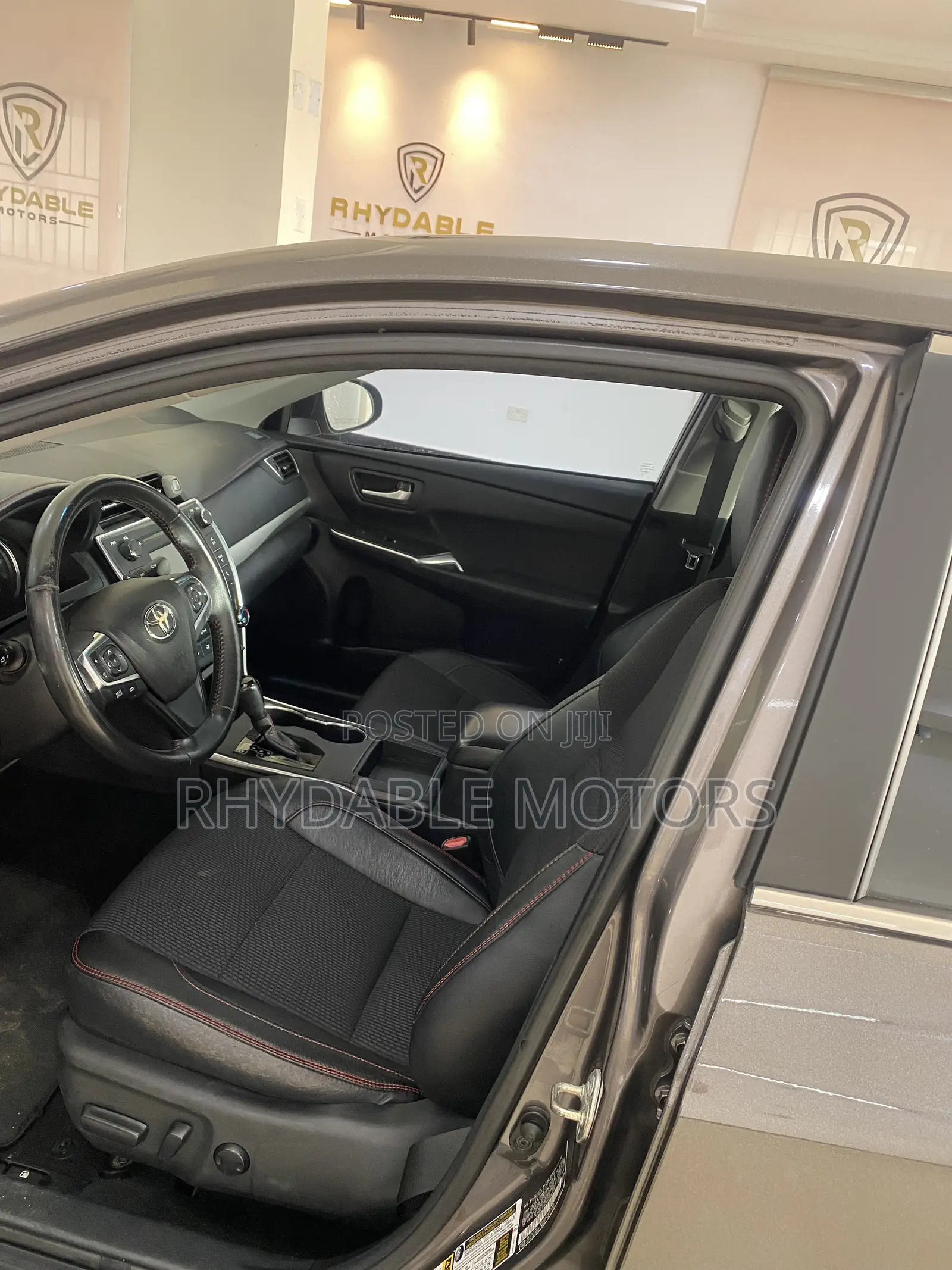 Toyota Camry SE 4dr Sedan (2.5L 4cyl 6A) 2016 Gray