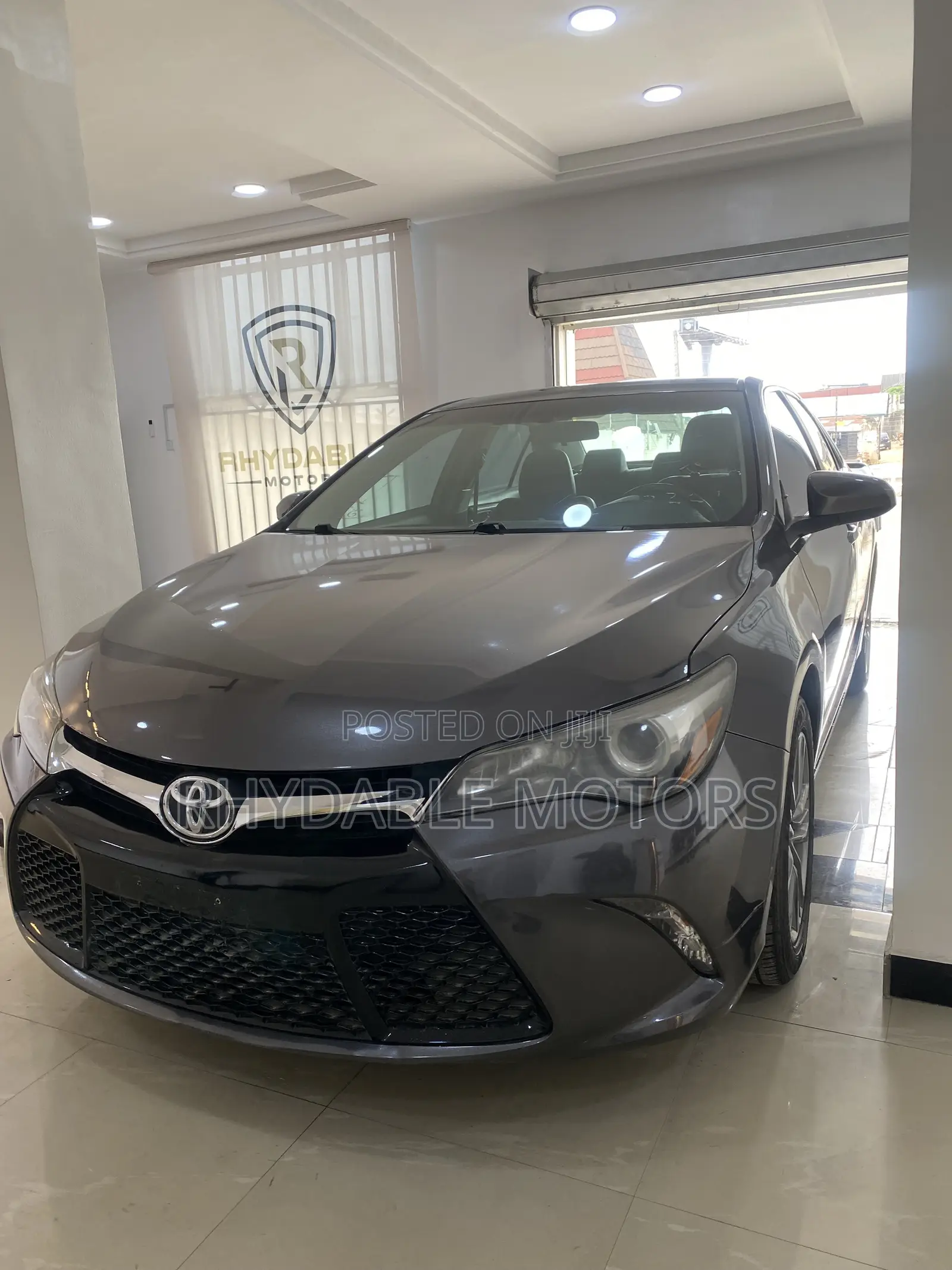 Toyota Camry SE 4dr Sedan (2.5L 4cyl 6A) 2016 Gray