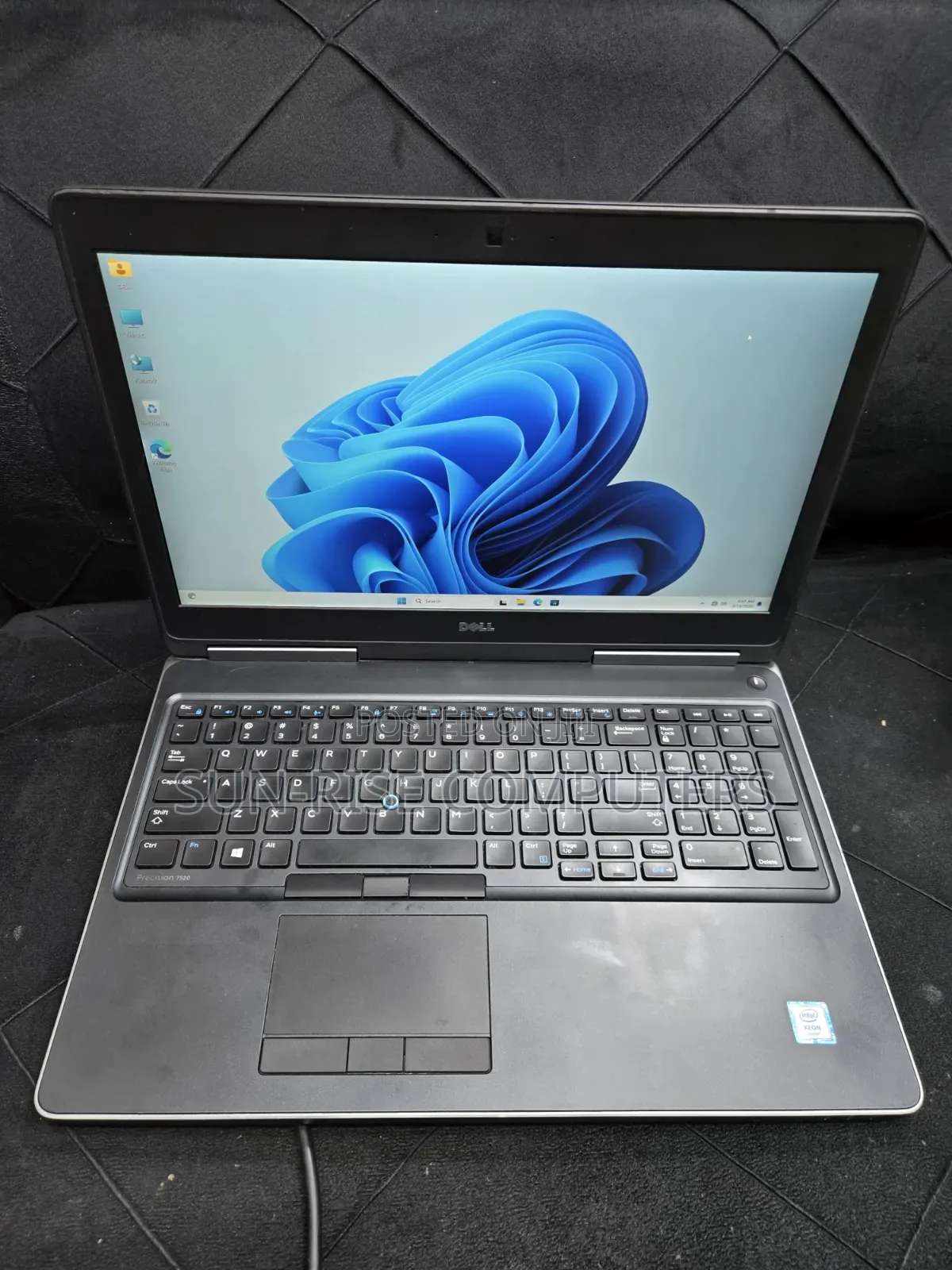Laptop Dell Precision 7520 16GB Intel Xeon SSD 256GB
