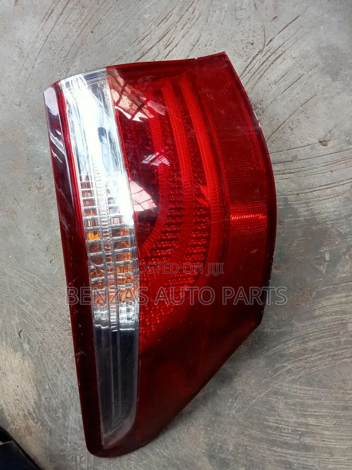 Lexus LS 460 Back Light Replacement