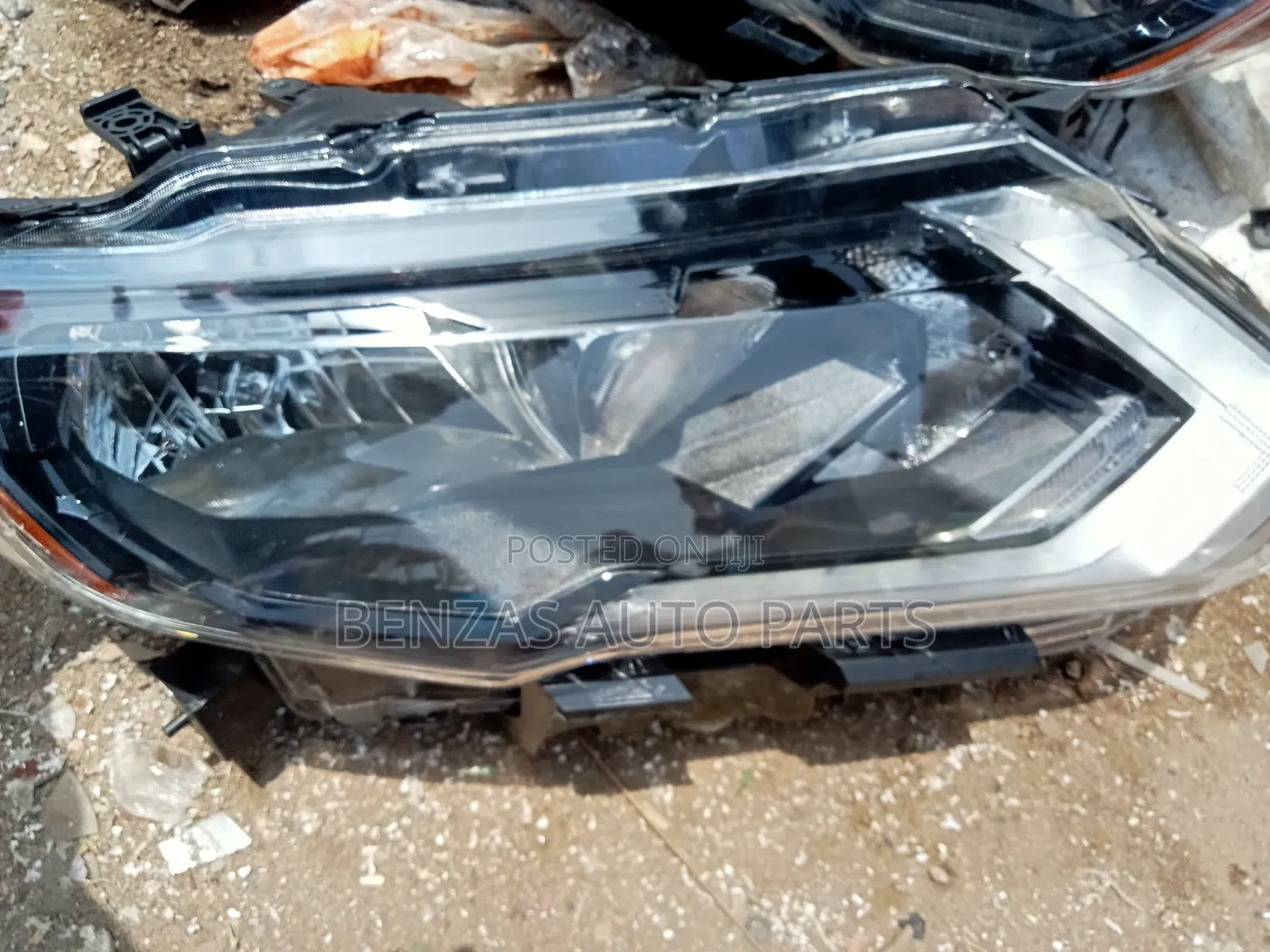 Lexus LS 460 Back Light Replacement