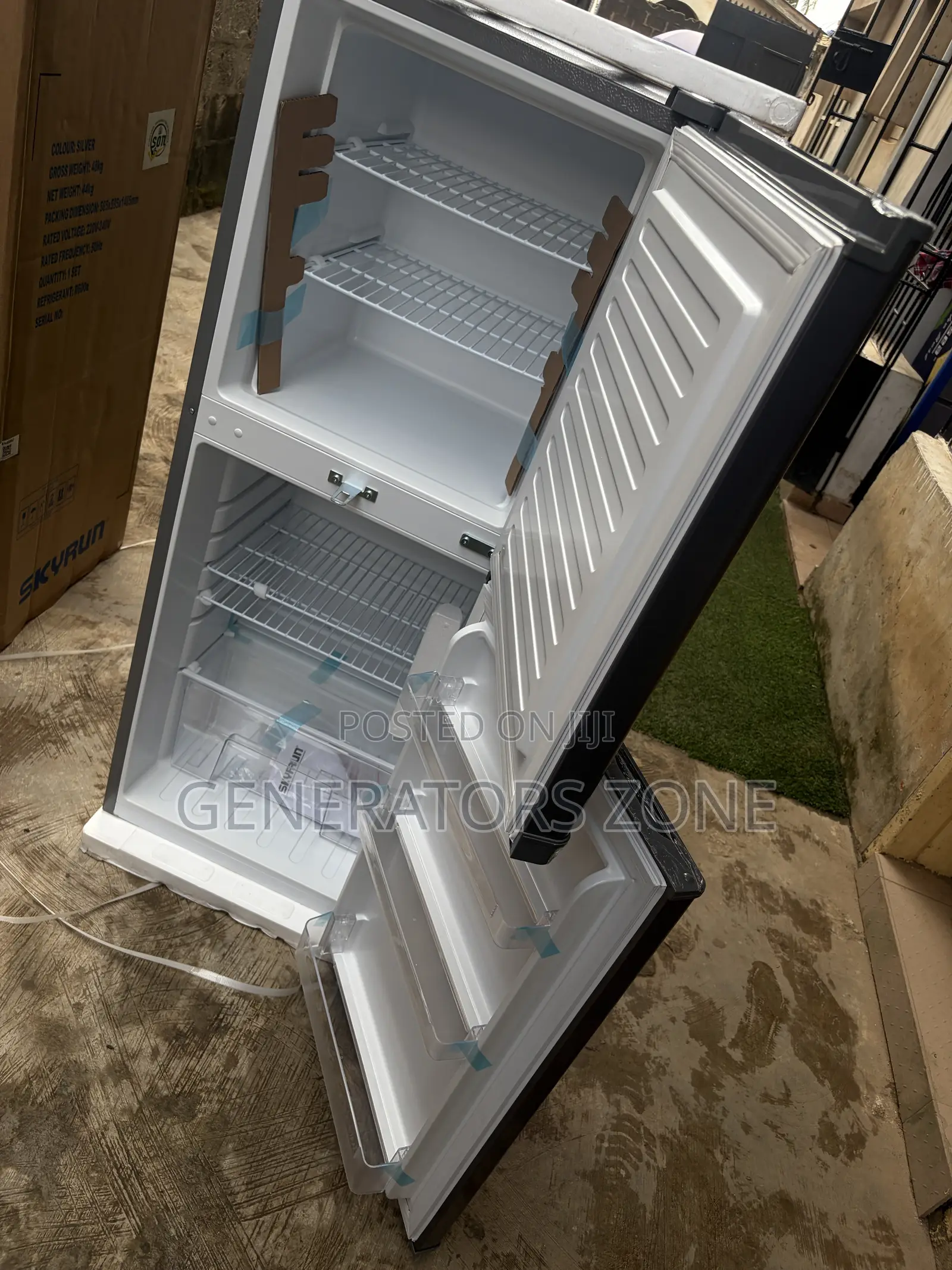 Skyrun BCD-195HS 195L Beverage and Food Fridge