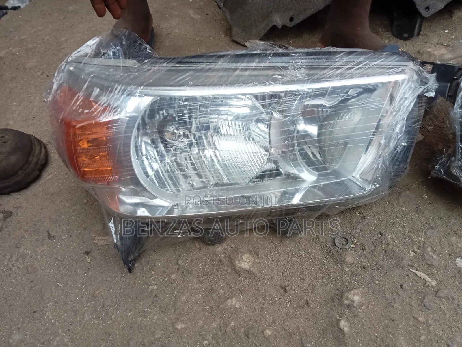 Toyota 4runer 2010 Headlight Replacement
