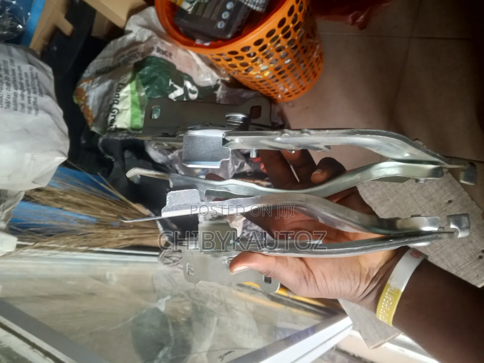 Bonnet Hanger for GLA 247 Set