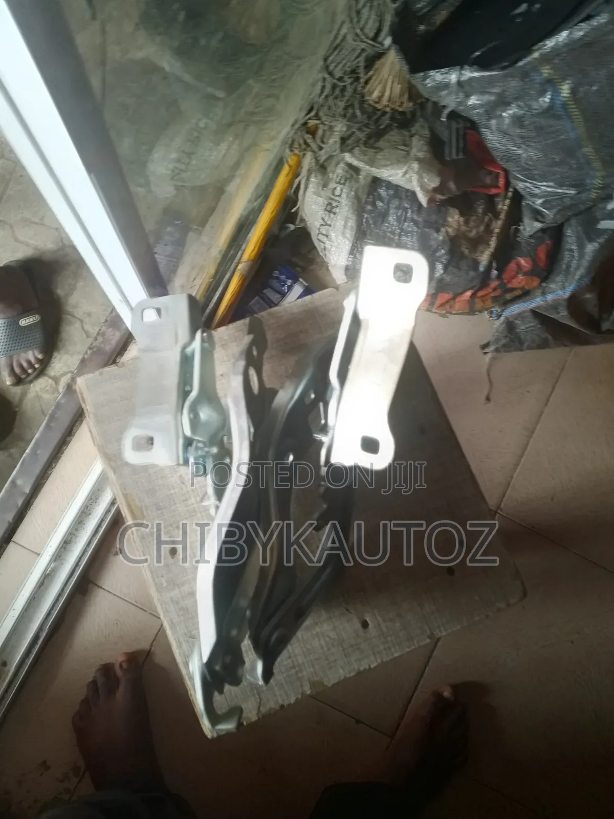 Bonnet Hanger for GLA 247 Set