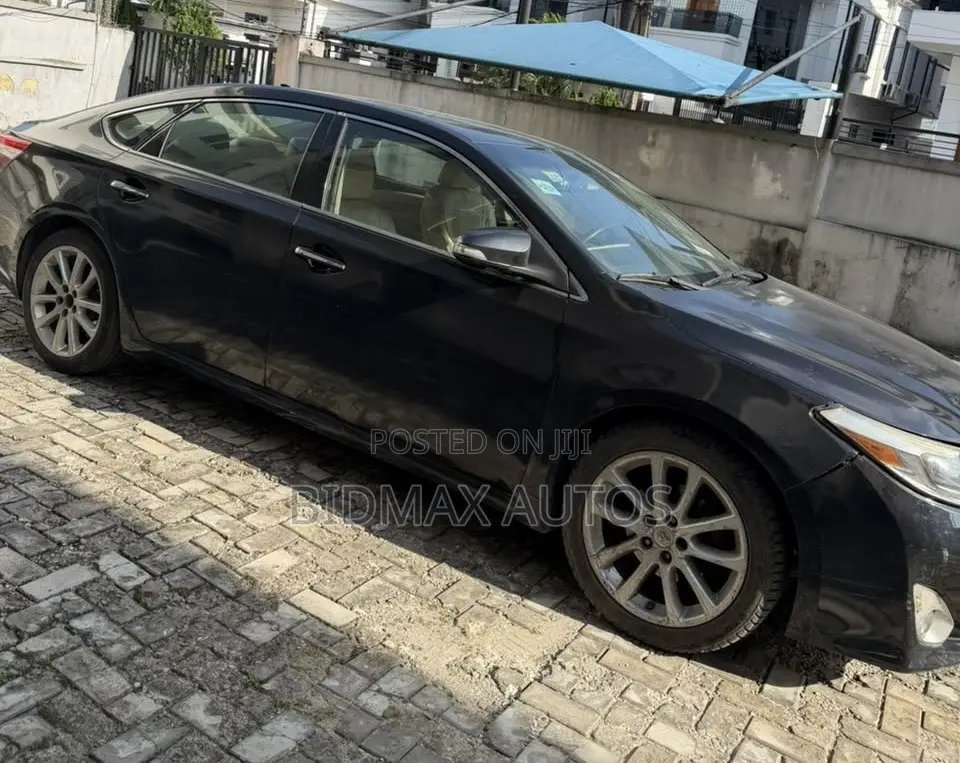 Toyota Avalon Limited Sedan FWD (3.5L 6cyl 6A) 2013 Black
