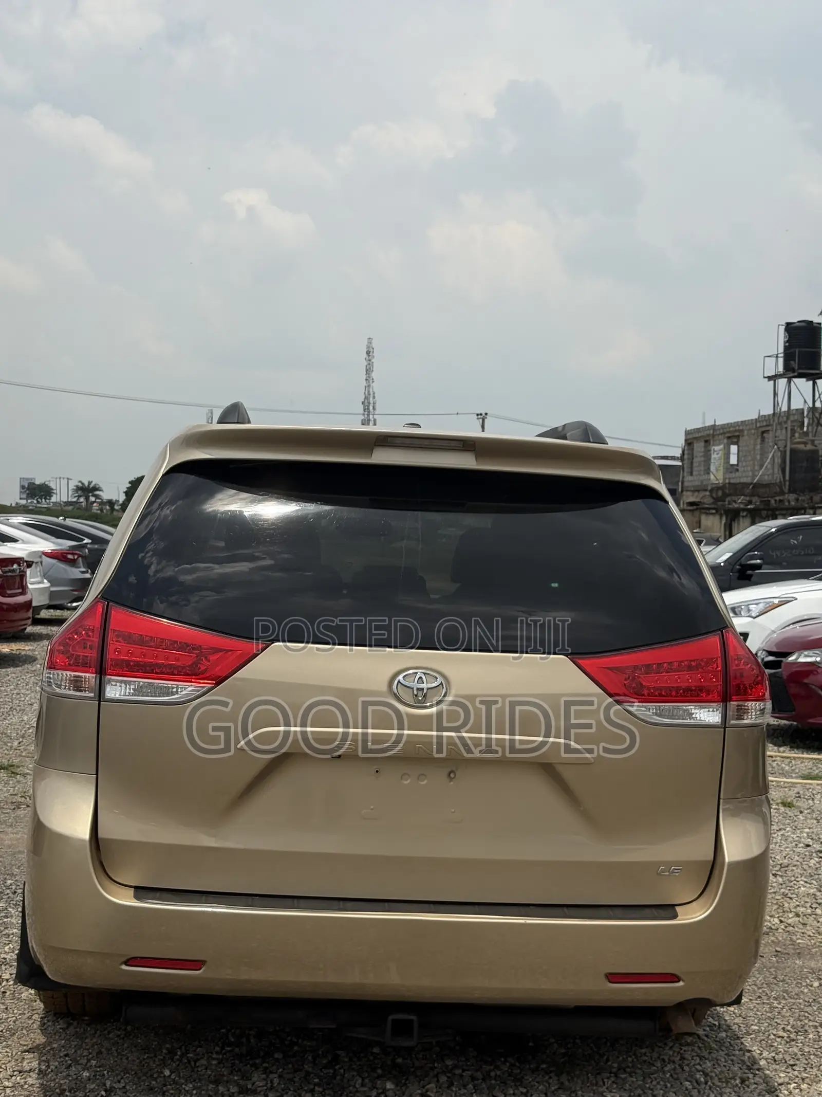 Toyota Sienna LE 7 Passenger 2011 Gold