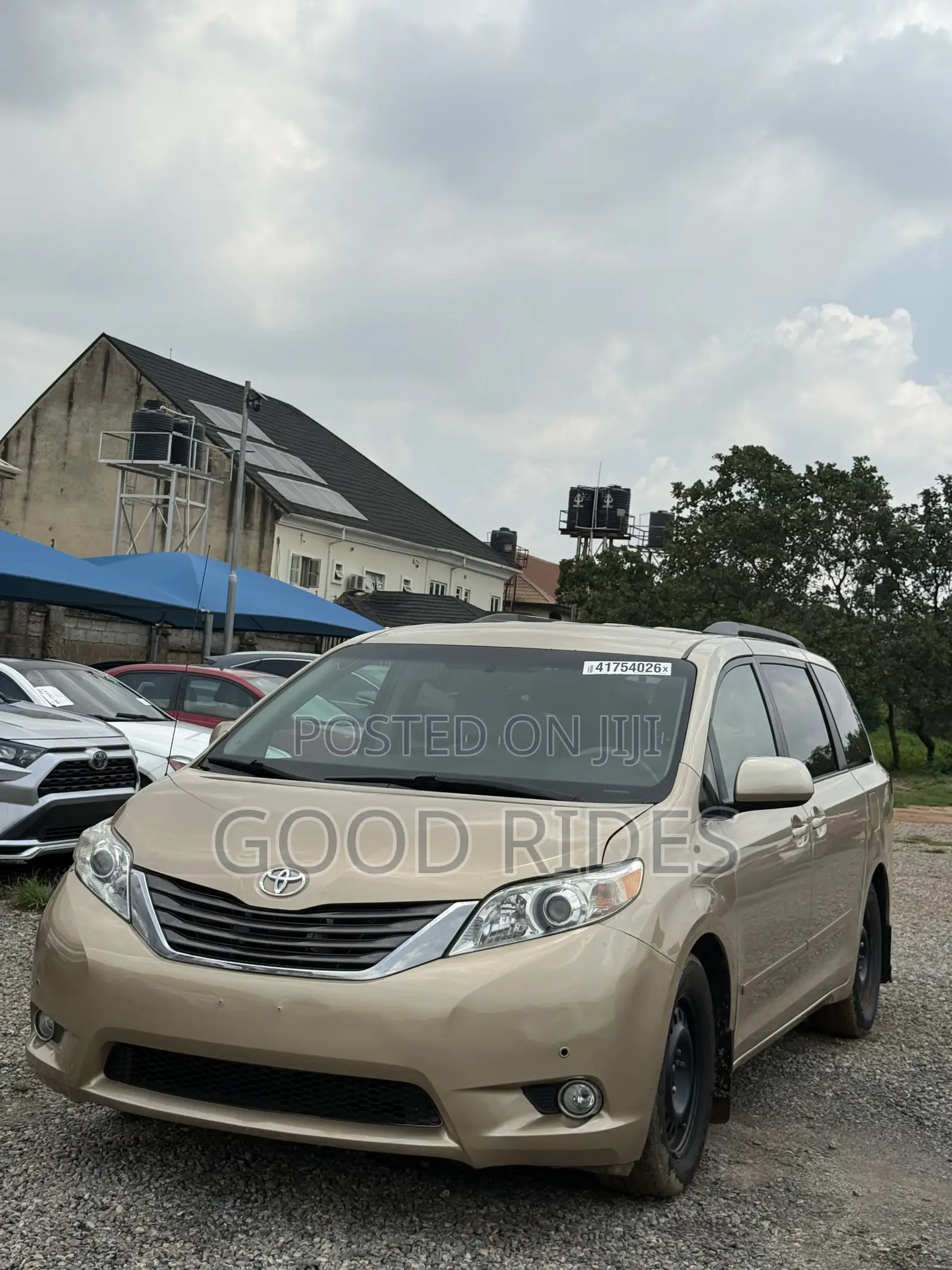 Toyota Sienna LE 7 Passenger 2011 Gold
