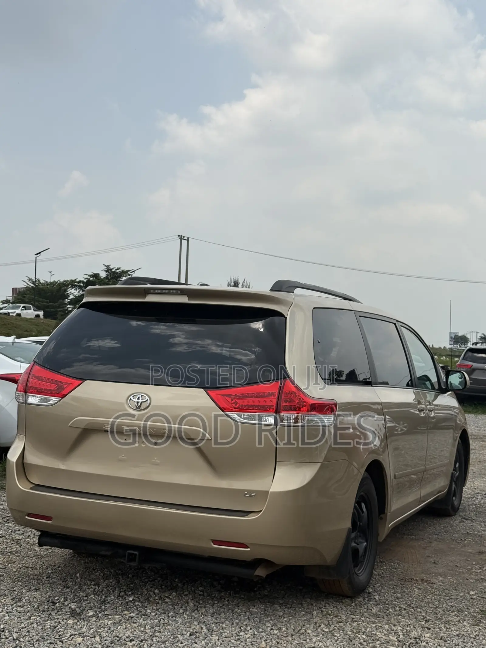 Toyota Sienna LE 7 Passenger 2011 Gold