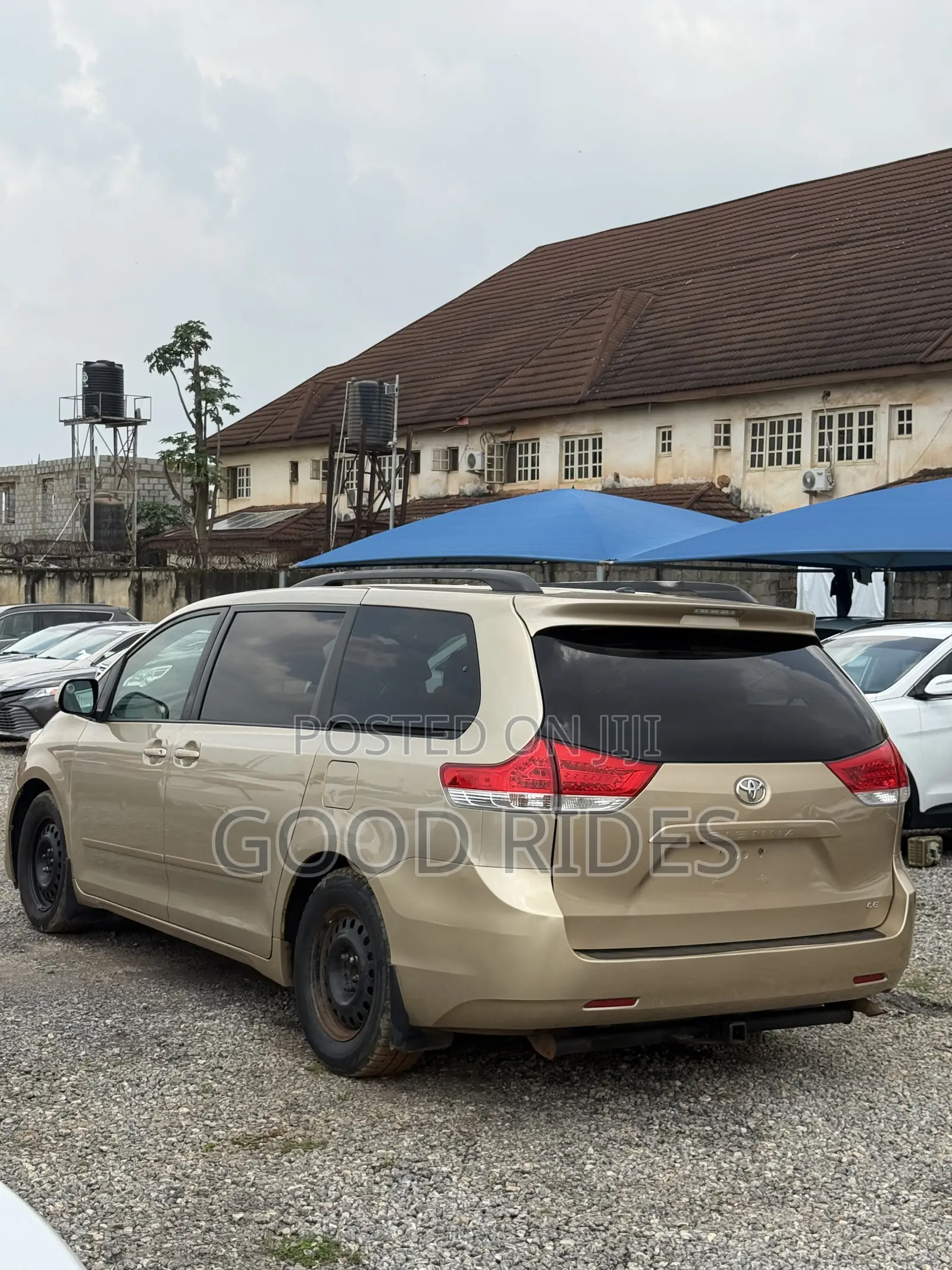 Toyota Sienna LE 7 Passenger 2011 Gold