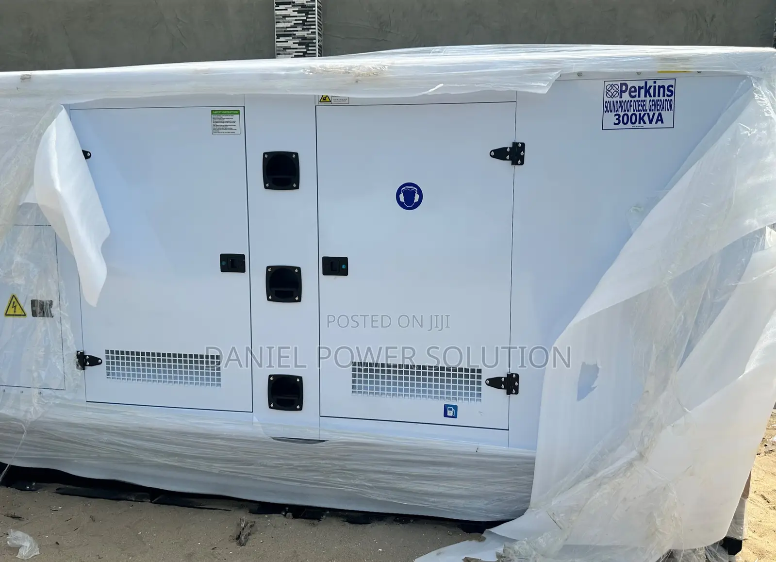 300kva Perkins Soundproof Diesel Generator 100% Copper Coil