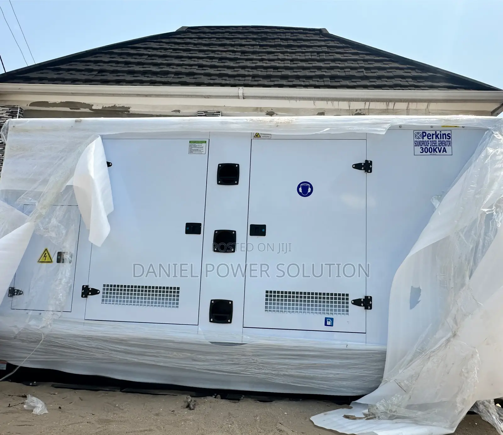 300kva Perkins Soundproof Diesel Generator 100% Copper Coil